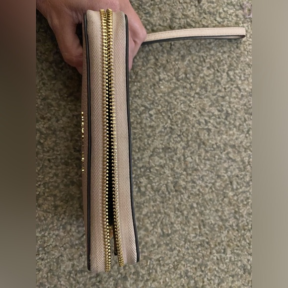 Michael Kors Large Flat MF Phone Case Wallet Light Pink - Picture 2 of 6